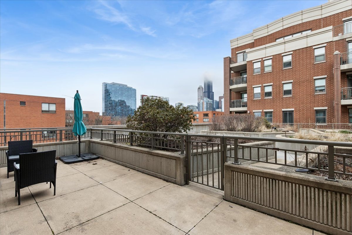 1155 South State Street, Unit 400 Chicago, IL 60605 - Photo 21 of 27 a view of city with tall buildings