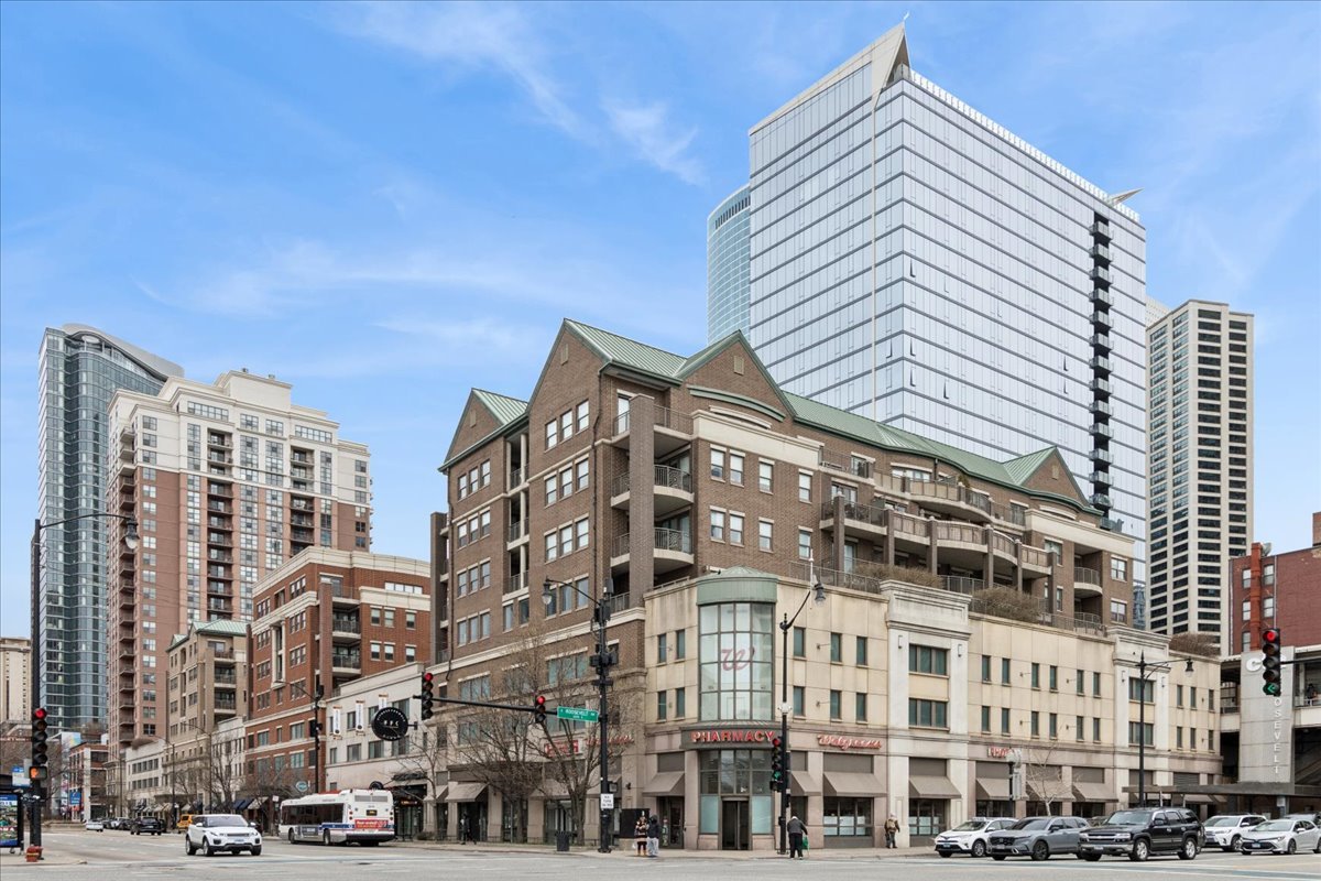 1155 South State Street, Unit 400 Chicago, IL 60605 - Photo 26 of 27 a front view of a building