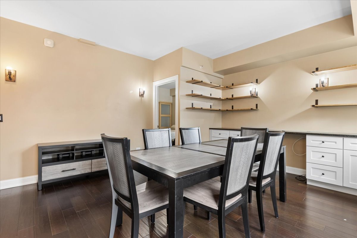 1155 South State Street, Unit 400 Chicago, IL 60605 - Photo 8 of 27 a view of a dining room with furniture