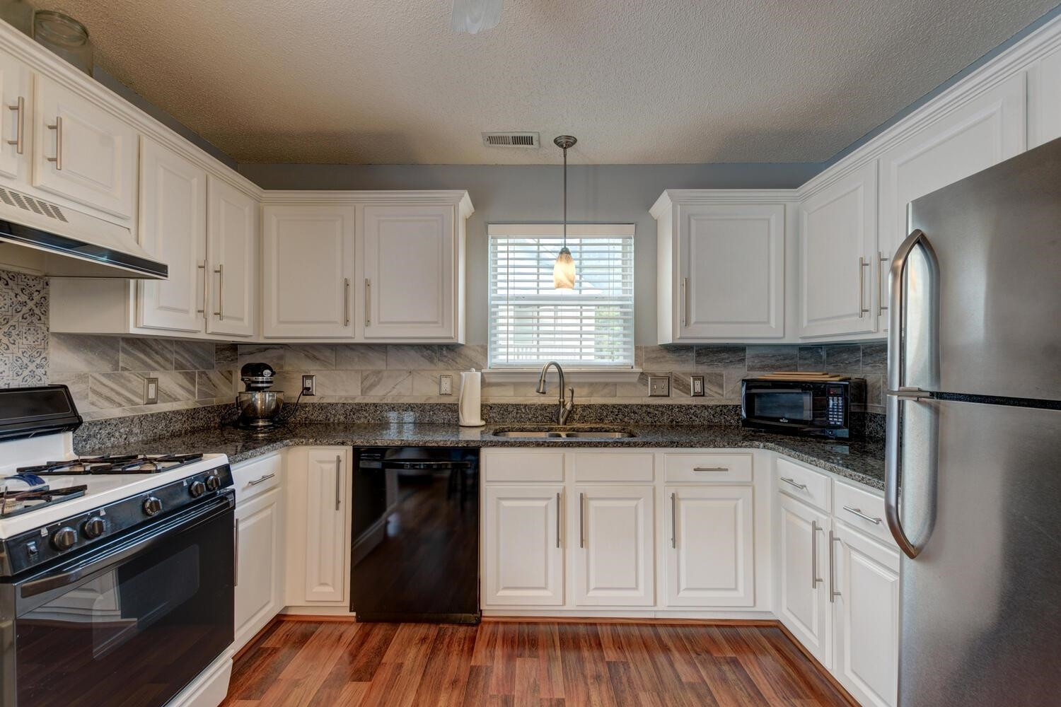 1224 Stoneferry Lane Raleigh, NC 27606 - Photo 6 of 26 Kitchen