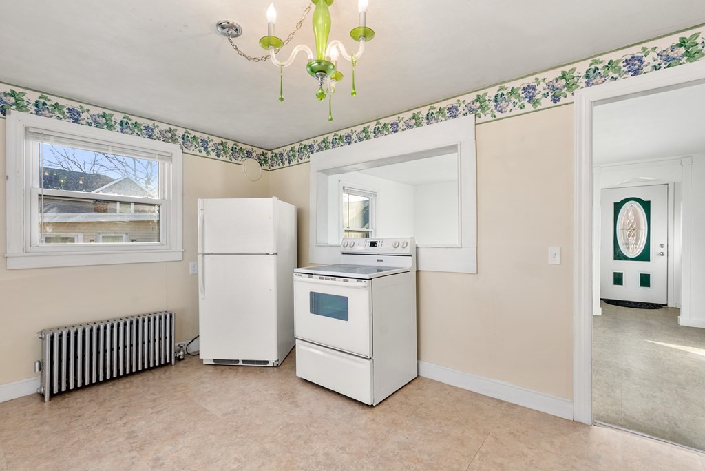 31 Goldenrod Street Springfield, MA 01109 - Photo 8 of 24 Gallery Image 8
