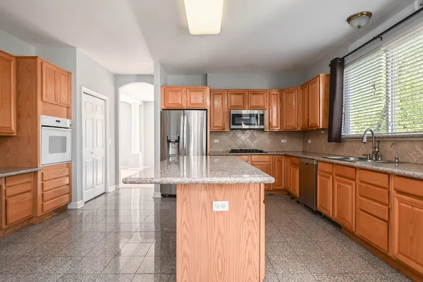 $699,900 | 5495 Chapel Hill, Gurnee, IL 60031