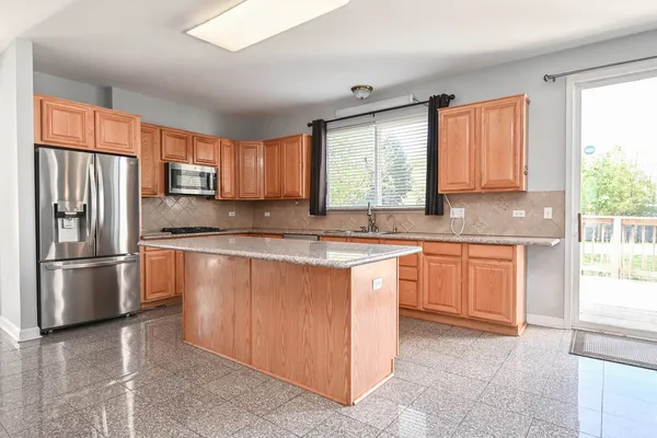 $699,900 | 5495 Chapel Hill, Gurnee, IL 60031