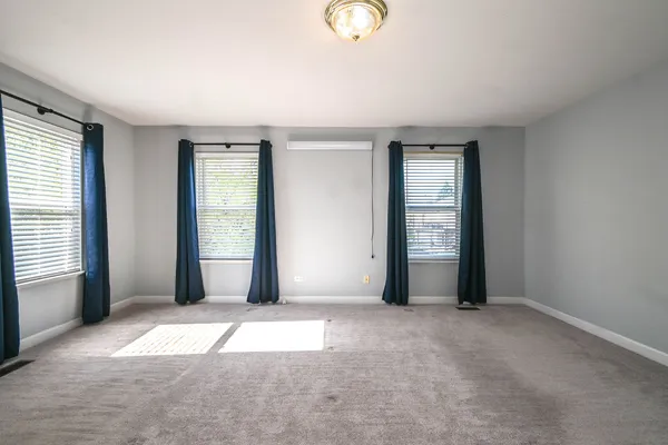 $699,900 | 5495 Chapel Hill, Gurnee, IL 60031