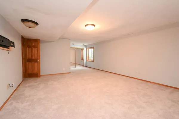 $699,900 | 5495 Chapel Hill, Gurnee, IL 60031