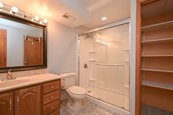 $699,900 | 5495 Chapel Hill, Gurnee, IL 60031