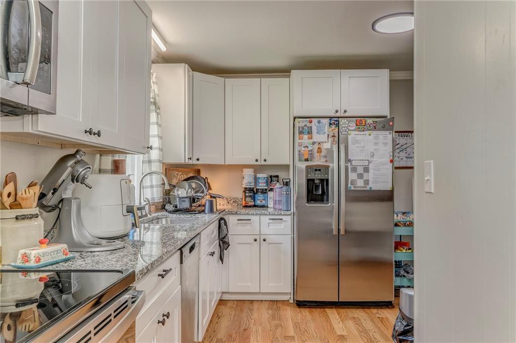 109 Lake Street Rockmart, GA 30153 - Photo 20 of 50 a kitchen with granite countertop a refrigerator stove and sink