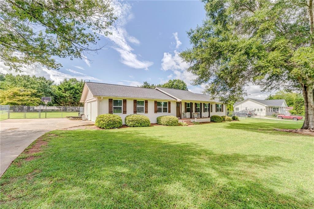 109 Lake Street Rockmart, GA 30153 - Photo 3 of 50 a front view of a house with a garden