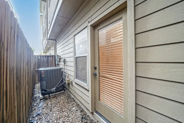 $2,700 | 1117 St Agnes Street, Unit D, Houston, TX 77030