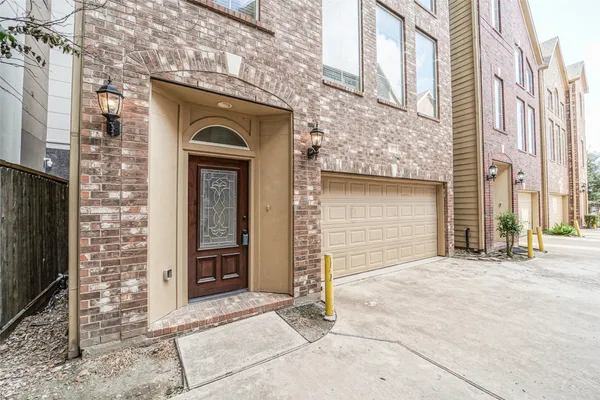 $2,700 | 1117 St Agnes Street, Unit D, Houston, TX 77030