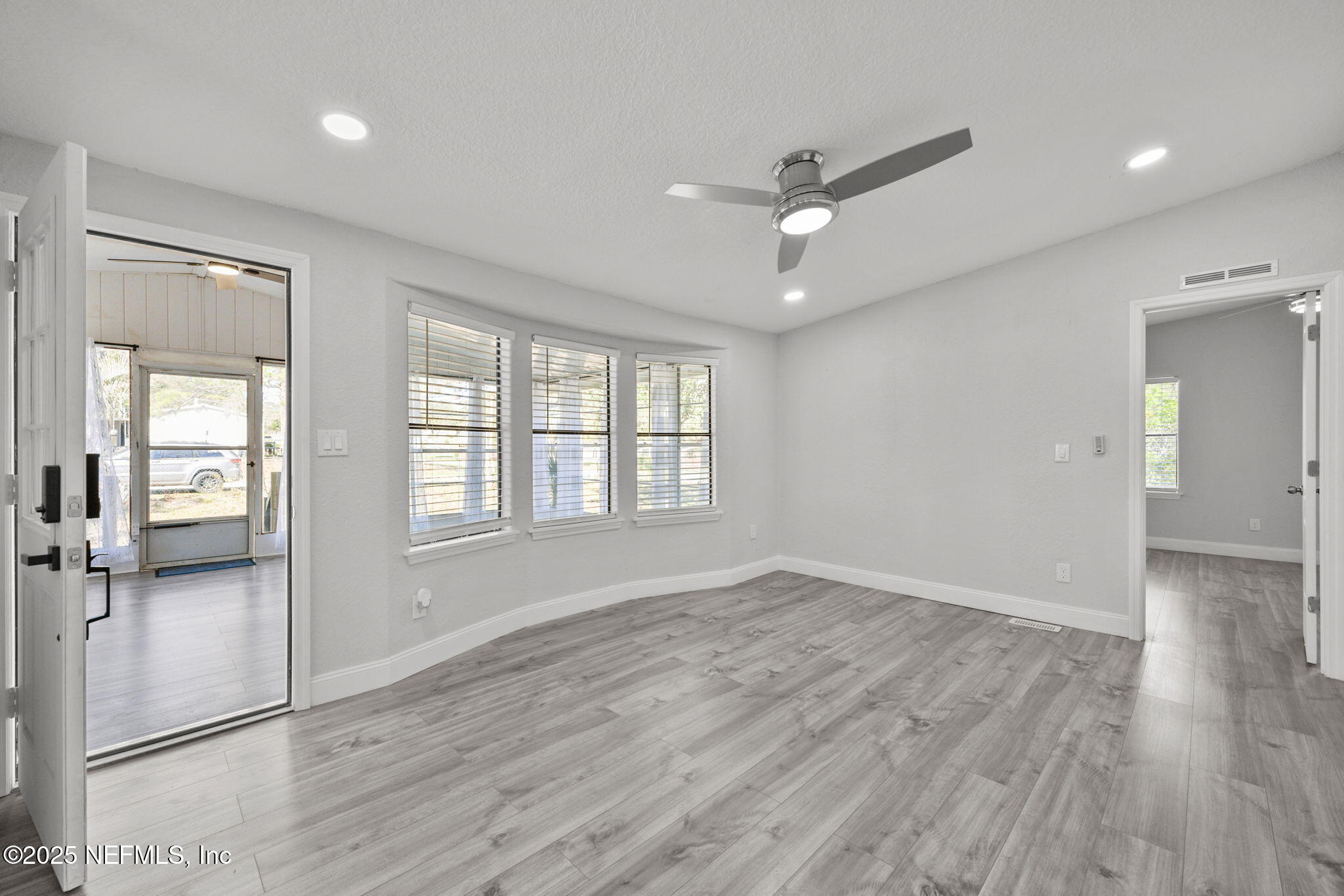 200 High Ridge Road Satsuma, FL 32189 - Photo 11 of 33 Living Room 1