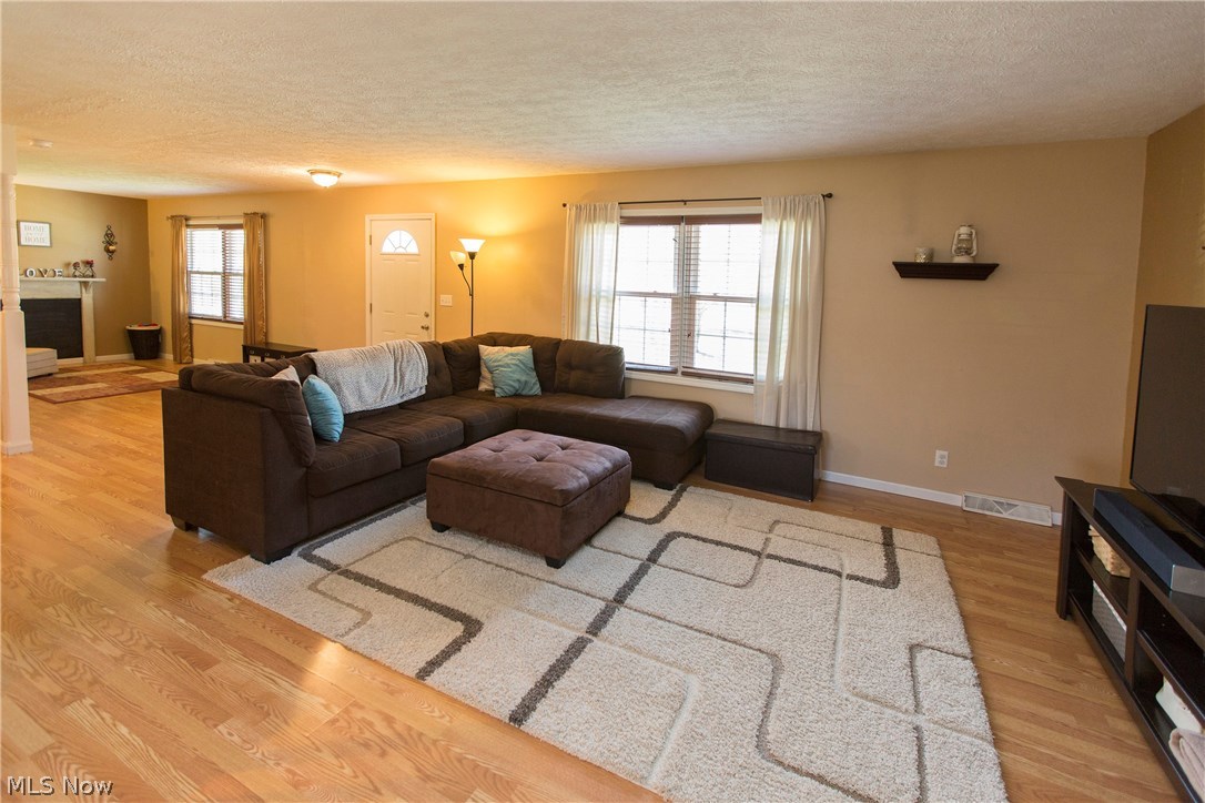 26668 Cook Road Olmsted Falls, OH 44138 - Photo 3 of 35 Gallery Image 3