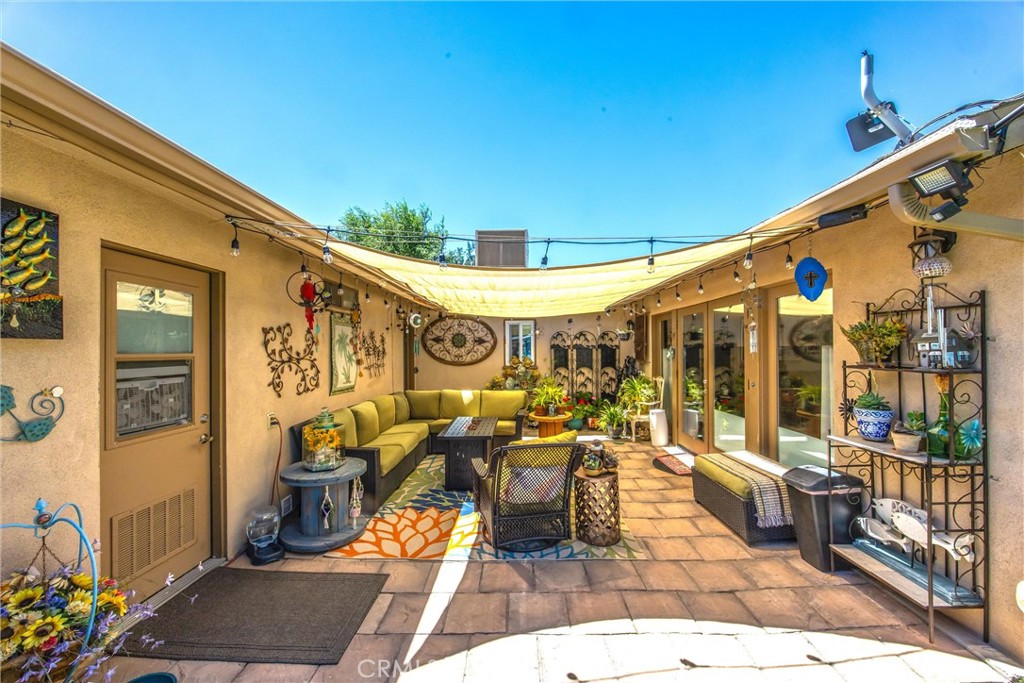 15212 El Centro Road Hesperia, CA 92345 - Photo 31 of 75 Courtyard