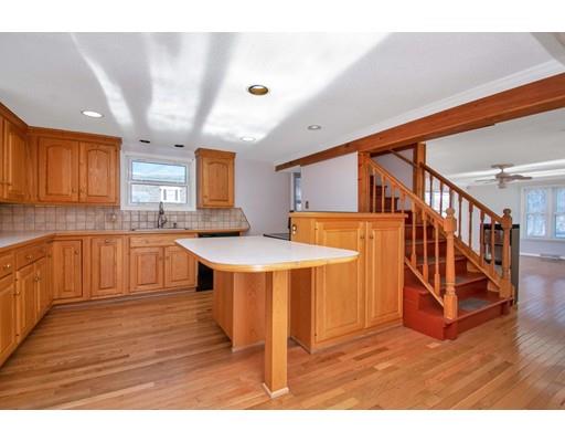 131 Laconia Street Springfield, MA 01129 - Photo 3 of 34