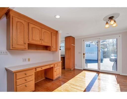 131 Laconia Street Springfield, MA 01129 - Photo 4 of 34
