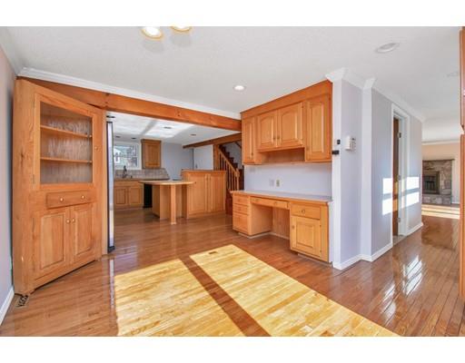 131 Laconia Street Springfield, MA 01129 - Photo 5 of 34