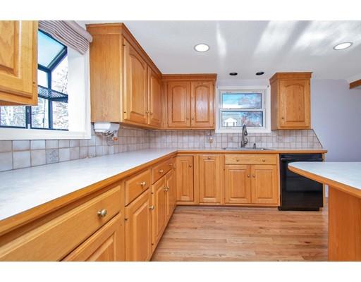 131 Laconia Street Springfield, MA 01129 - Photo 6 of 34