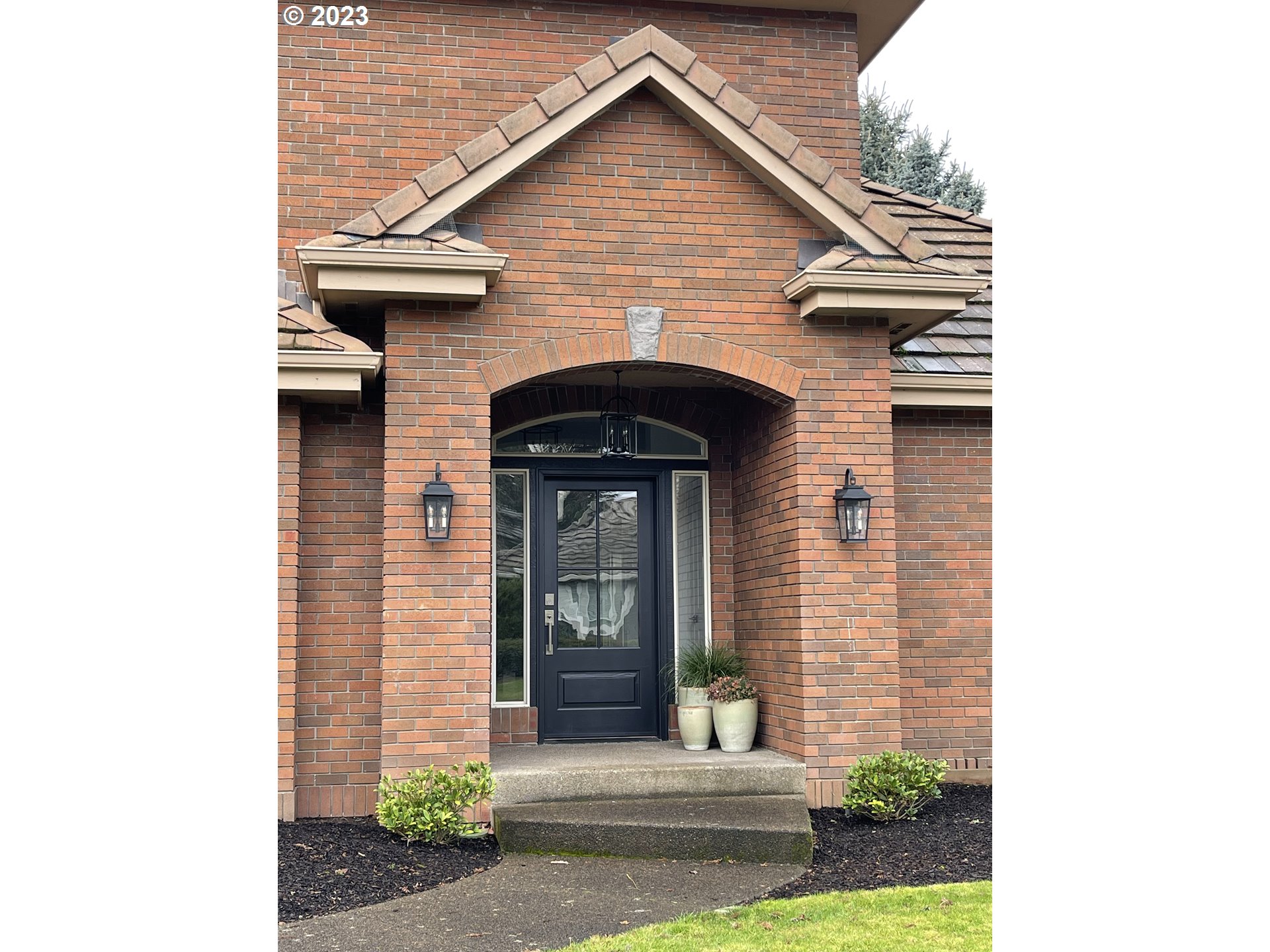 2652 Riverwalk Loop Eugene, OR 97401 - Photo 2 of 2 a front view of a house with garage