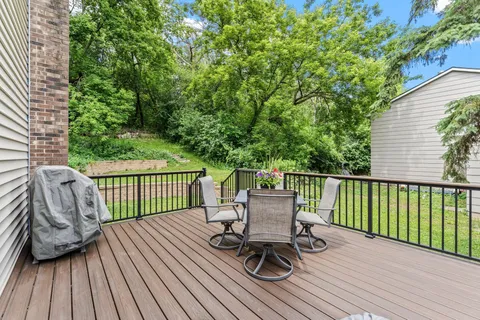 $425,000 | 12 Oak Shore Drive, Burnsville, MN 55306