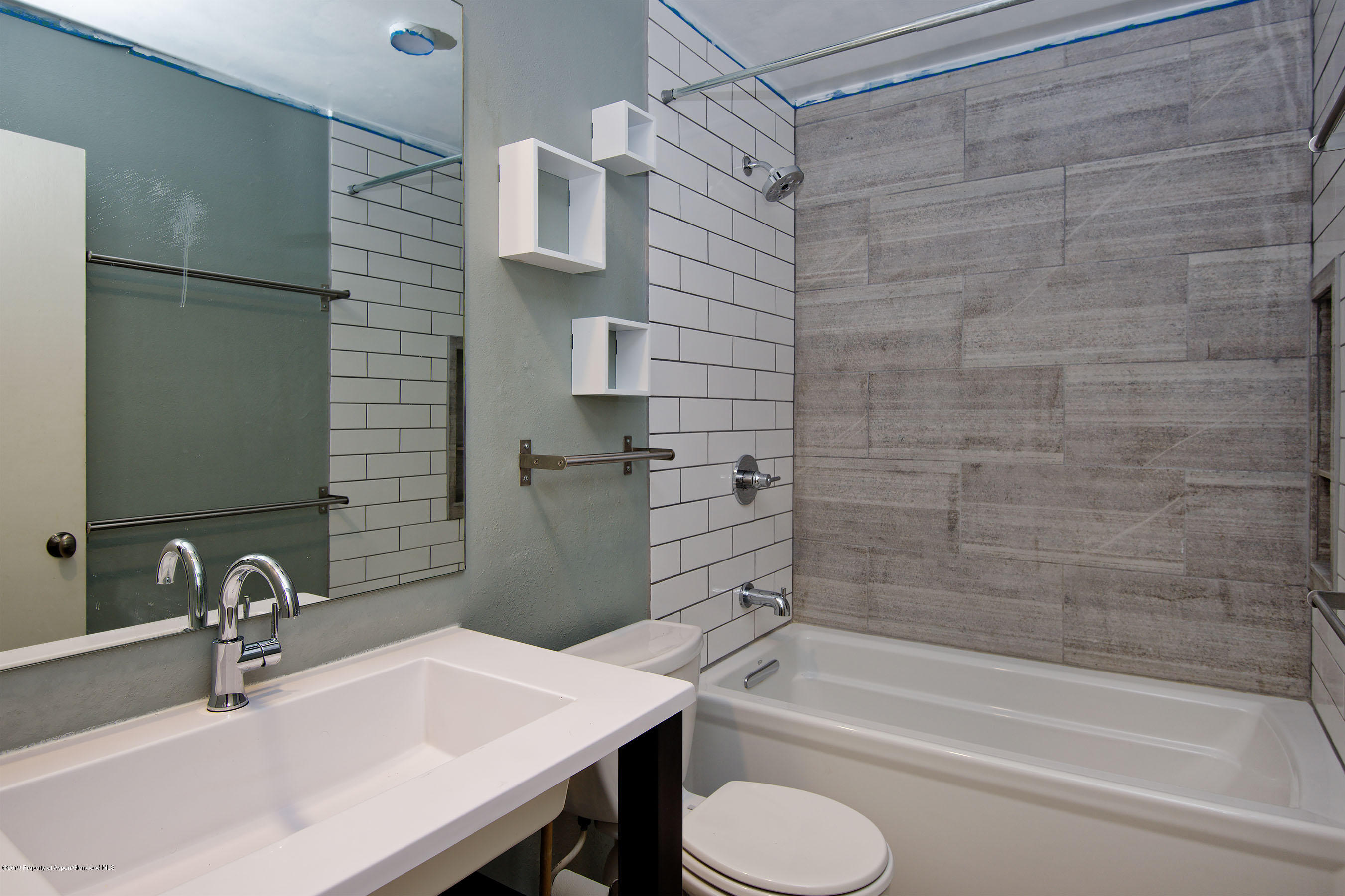 548 Holland Hills Road, Unit 4 Basalt, CO 81621 - Photo 12 of 20 a bathroom with a sink and a bathtub