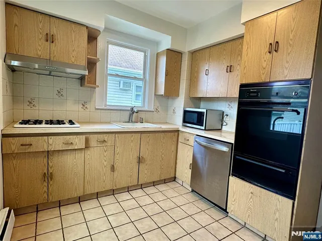$2,950 | 7-31 Henderson Boulevard, Unit 1, Fair Lawn, NJ 07410