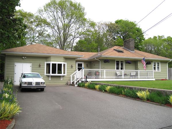 902 Crandall Road Tiverton, RI 02878 - Photo 1 of 20