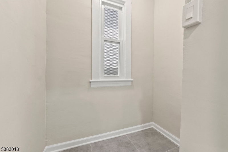 431 South 14th Street Newark, NJ 07103 - Photo 11 of 16 a small space with a window