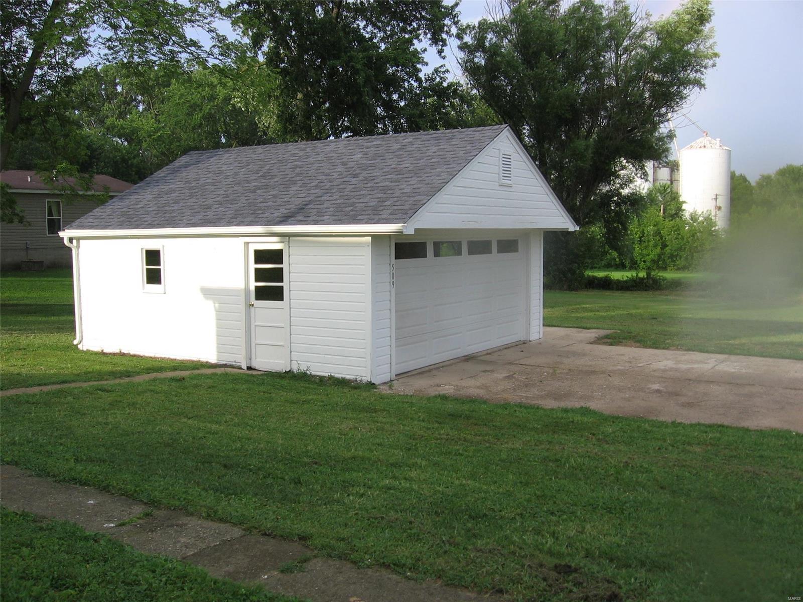 509 Clinton Street Keyesport, IL 62253 - Photo 2 of 27 Gallery Image 2