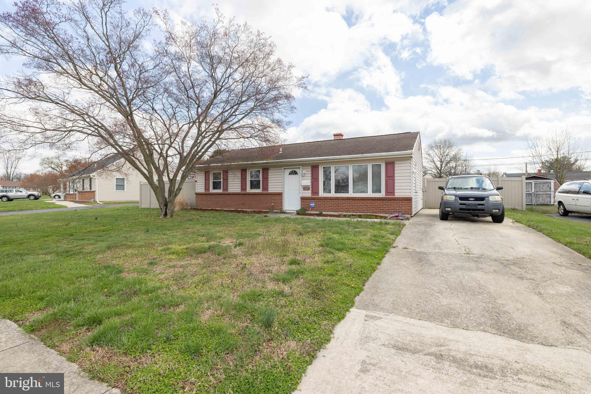 205 North Brownleaf Road Newark, DE 19713 - Photo 3 of 28