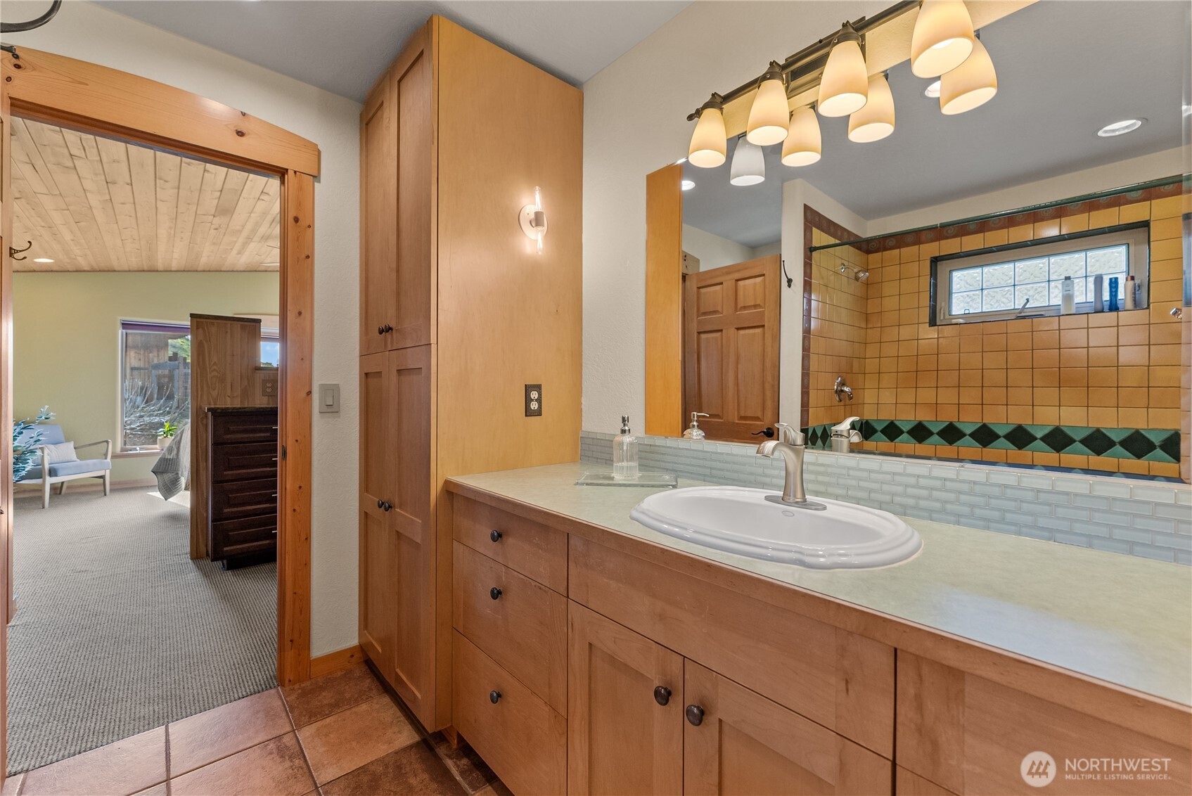 75 Rolling Rock Road Winthrop, WA 98862 - Photo 21 of 40 a spacious bathroom with a sink double vanity and a mirror