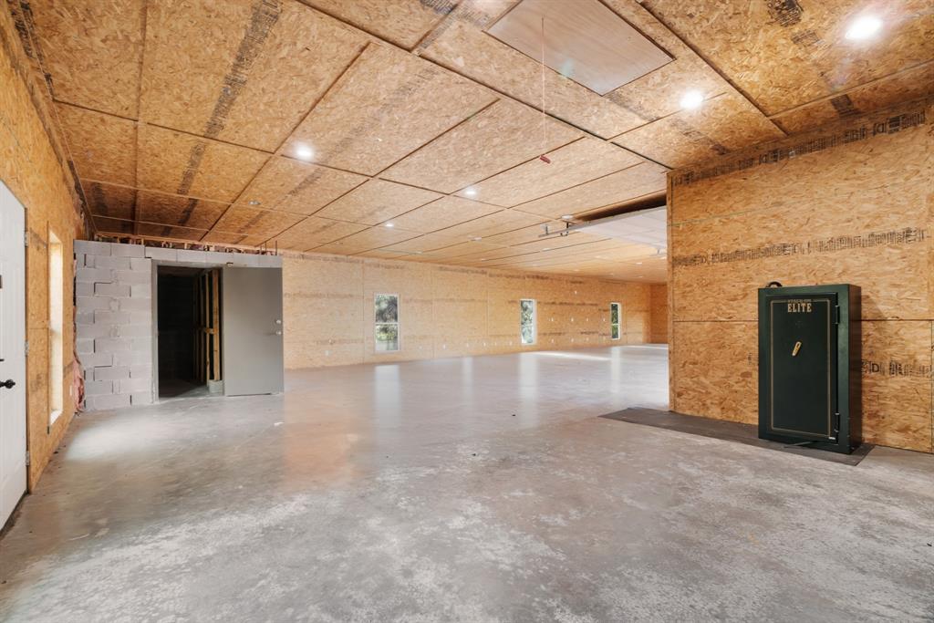 220 Laredo Drive Reno, TX 75462 - Photo 18 of 24 a view of a livingroom with a furniture