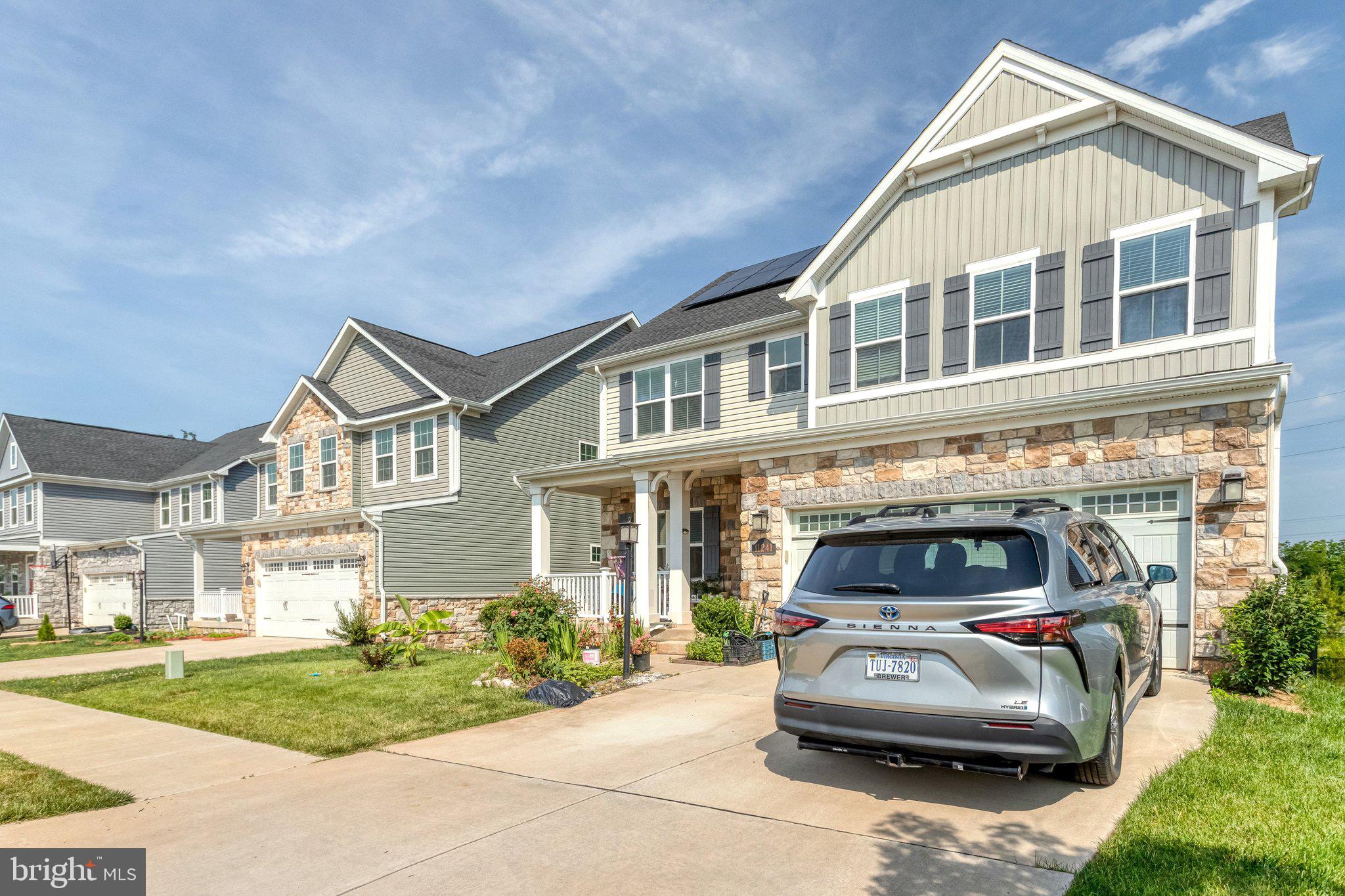 11241 Wheeler Ridge Drive Manassas, VA 20109 - Photo 1 of 44