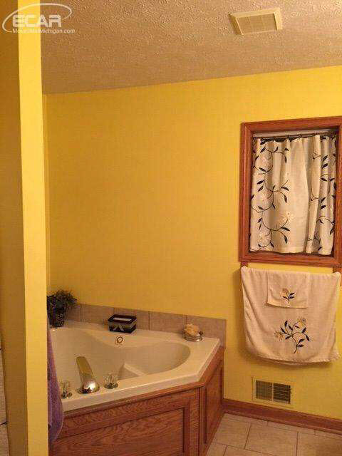 5521 West Locke Road Perry, MI 48872 - Photo 8 of 25 20427916-7.JPG