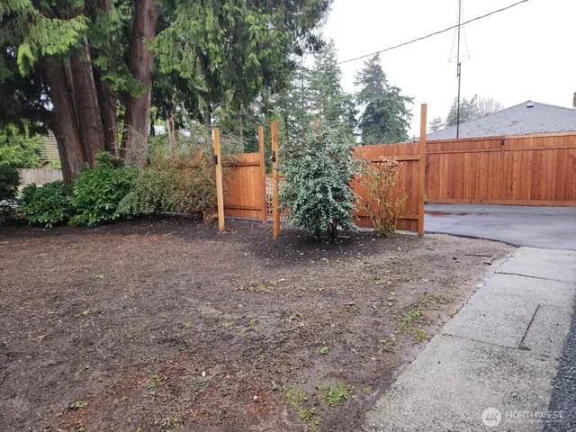 $2,950 | 2040 Northwest 196th Street, Shoreline, WA 98177