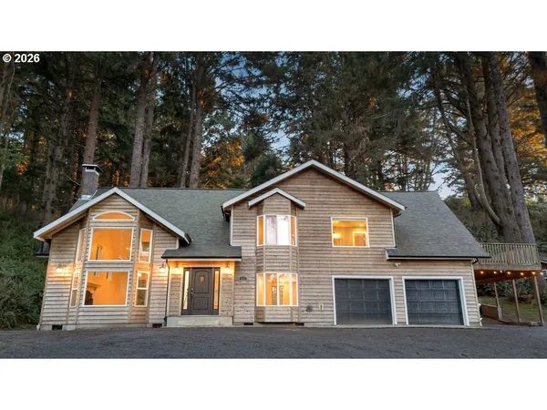 $1,199,999 | 131 Arbor Lane, Cannon Beach, OR 97110