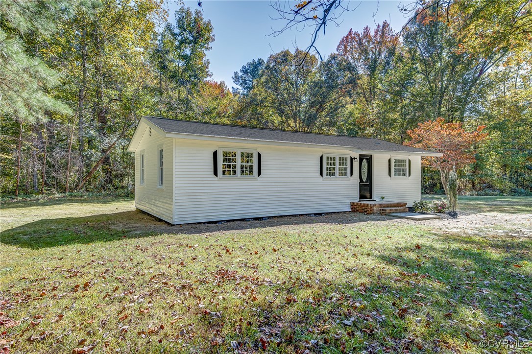 17314 Hewlett Road Beaverdam, VA 23015 - Photo 3 of 16 front view of a house with a yard