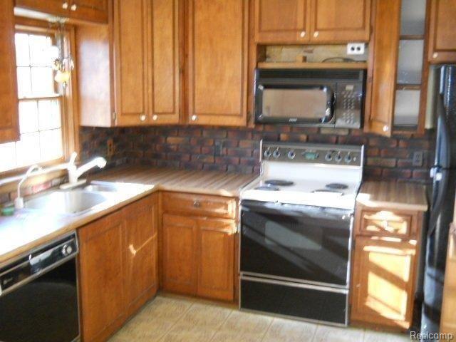 14165 Masters Road Allenton, MI 48002 - Photo 5 of 10 1-10 049.jpg