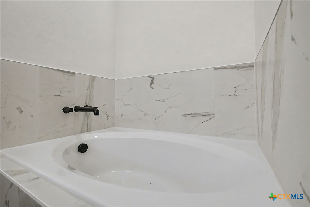 425 County Road 3152 Kempner, TX 76539 - Photo 16 of 27 a bathroom with a bathtub