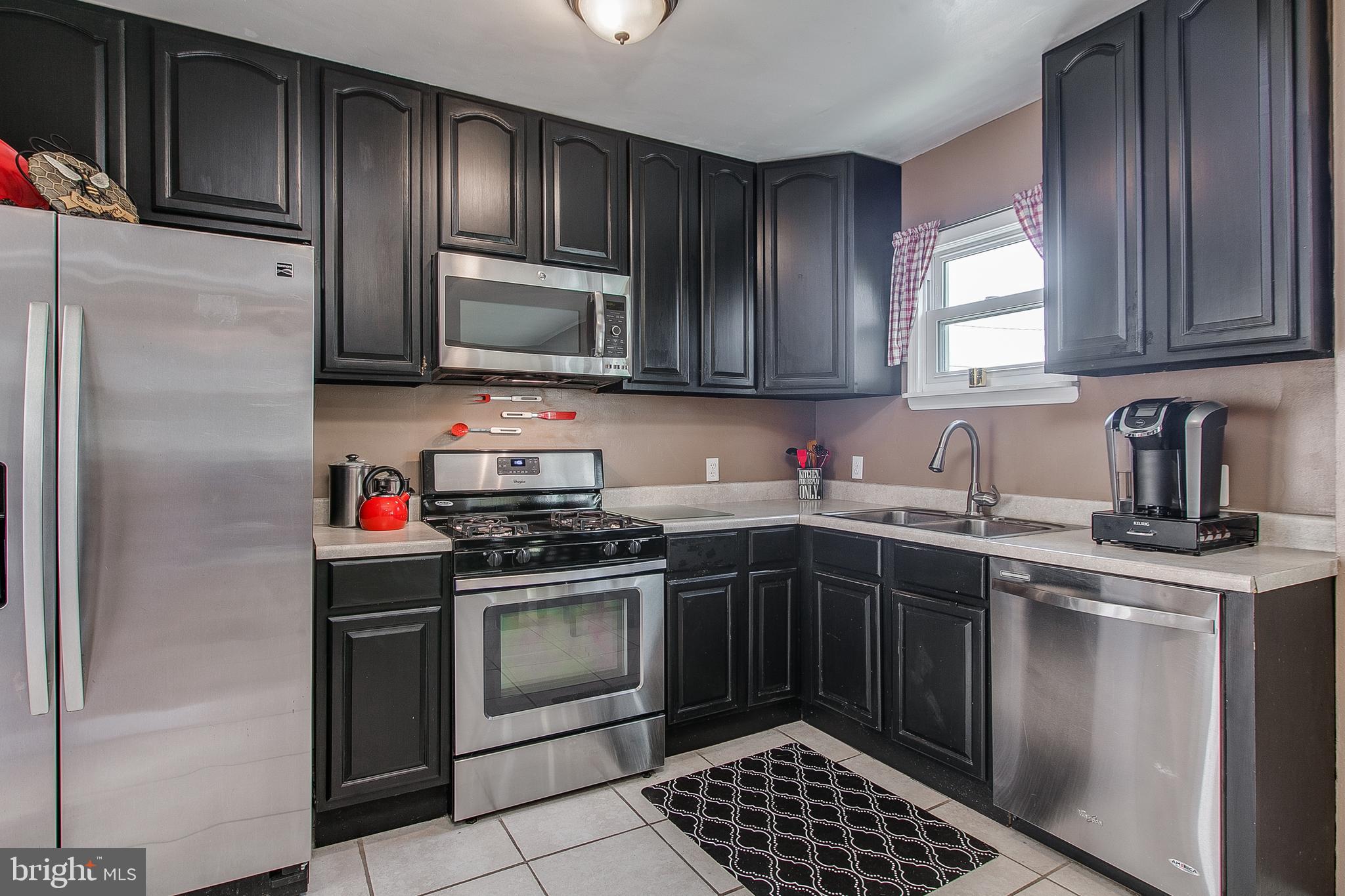 1829 Portship Road Dundalk, MD 21222 - Photo 11 of 38 Kitchen Pic 1