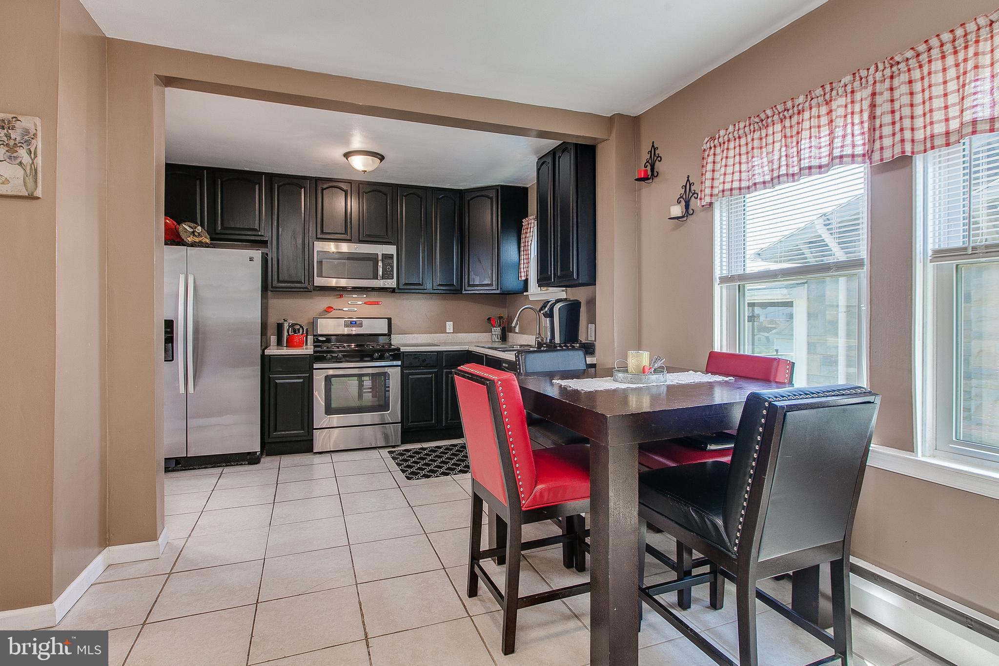 1829 Portship Road Dundalk, MD 21222 - Photo 13 of 38 Breakfast room Pic 1