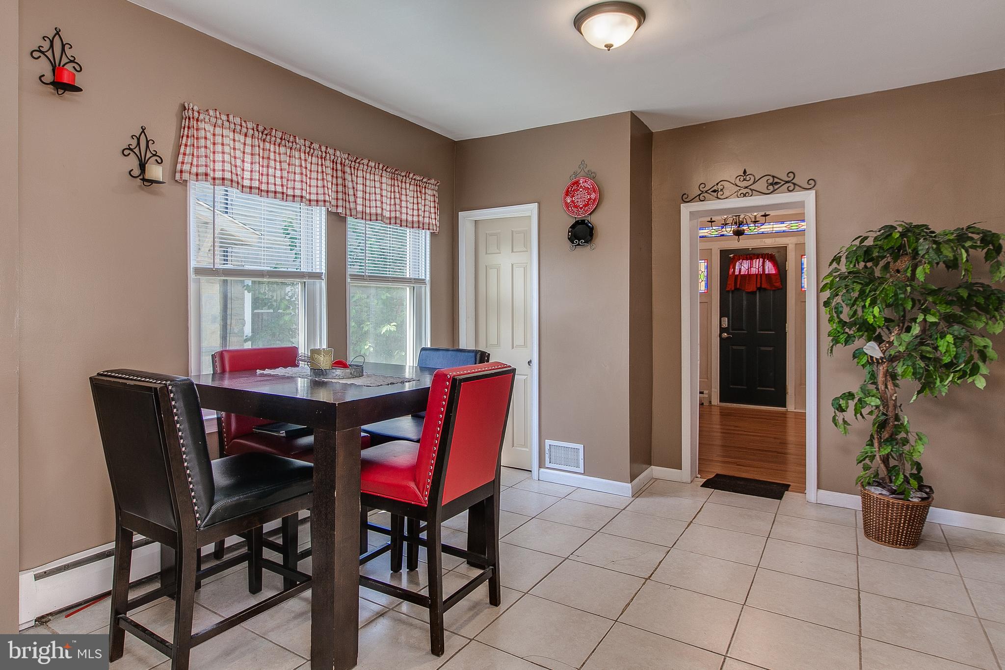1829 Portship Road Dundalk, MD 21222 - Photo 14 of 38 Breakfast room Pic 2