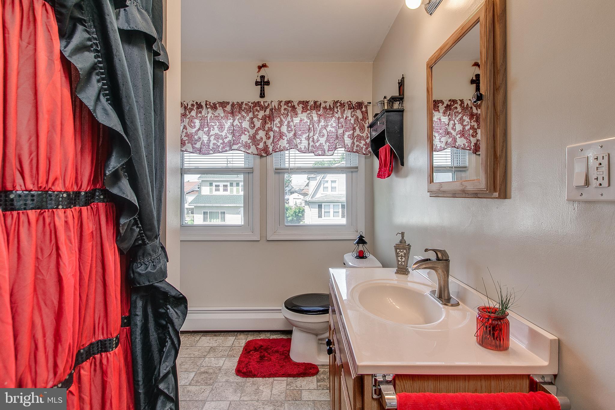 1829 Portship Road Dundalk, MD 21222 - Photo 19 of 38 Full bath upper level