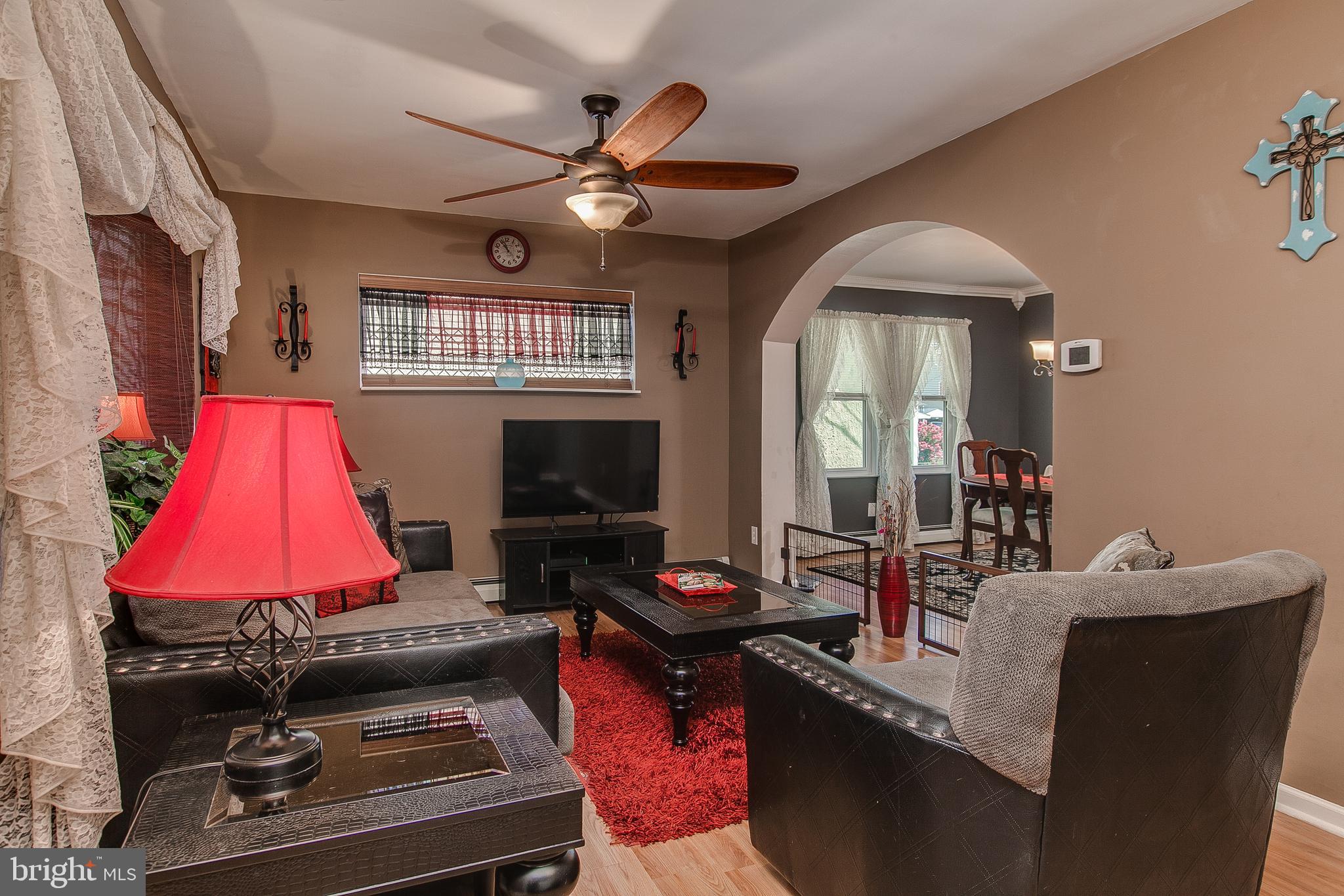 1829 Portship Road Dundalk, MD 21222 - Photo 5 of 38 Living room Pic 1