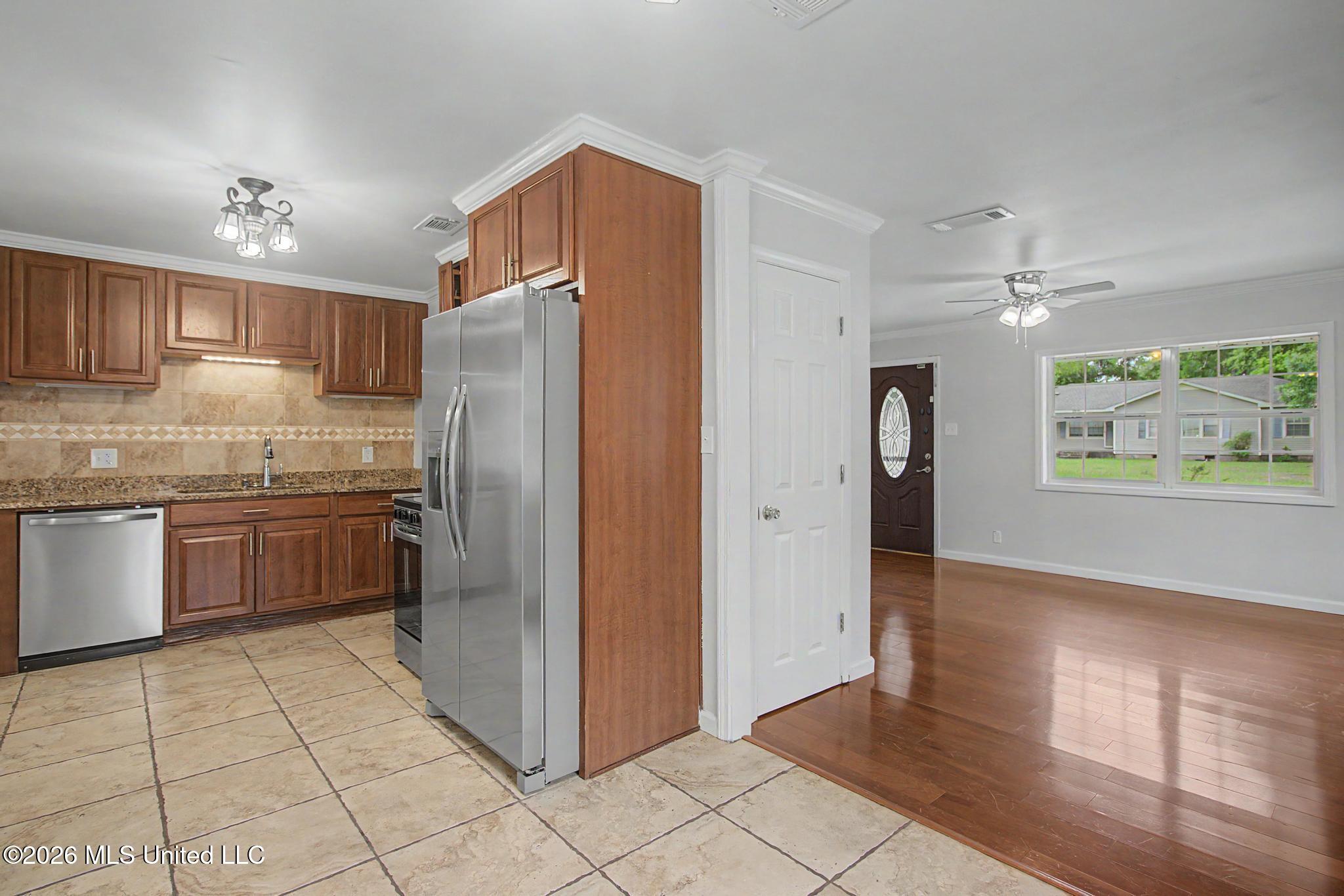 2907 Woodlawn Avenue Moss Point, MS 39563 - Photo 7 of 21 03_43026 2907 Woodlawn Ave