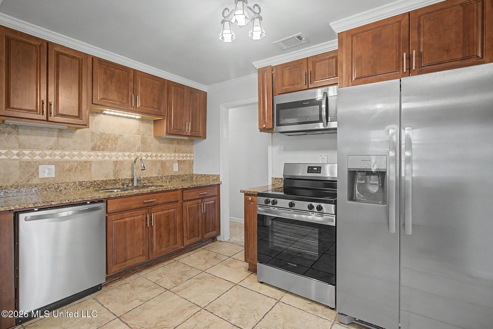 2907 Woodlawn Avenue Moss Point, MS 39563 - Photo 8 of 21 04_43026 2907 Woodlawn Ave