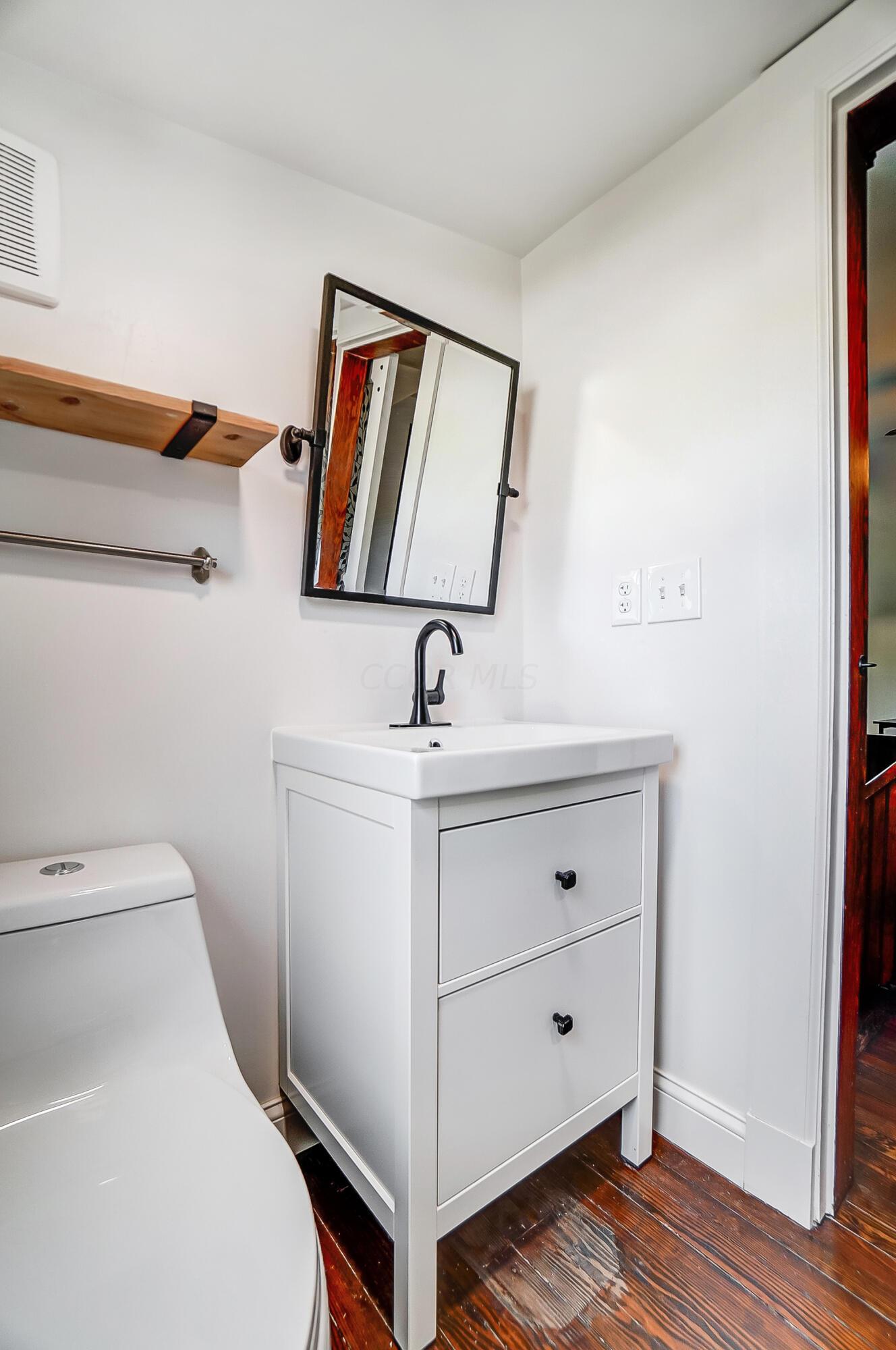 1107 Berkeley Road Columbus, OH 43206 - Photo 19 of 29 Primary Suite Bath