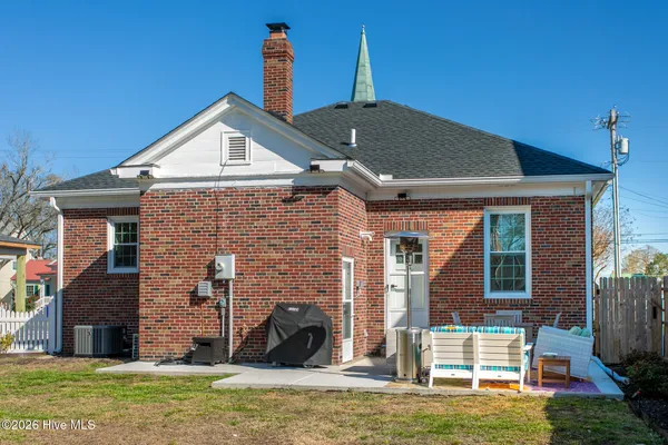 $390,000 | 121 Market Street, Hertford, NC 27944