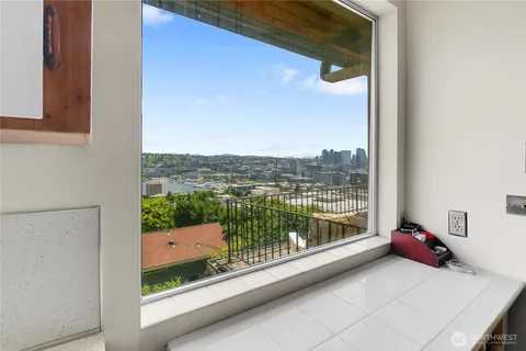 $1,395,000 | 438 Comstock Place, Seattle, WA 98109