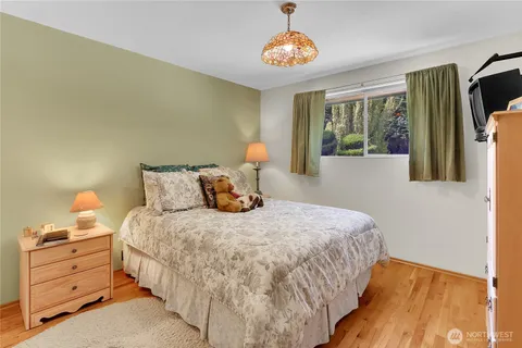 $1,395,000 | 438 Comstock Place, Seattle, WA 98109