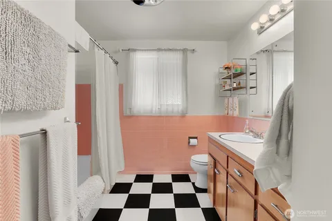 $1,395,000 | 438 Comstock Place, Seattle, WA 98109